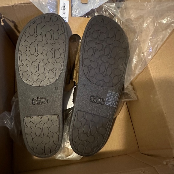 Coach men’s slides $95 - Picture 4 of 4